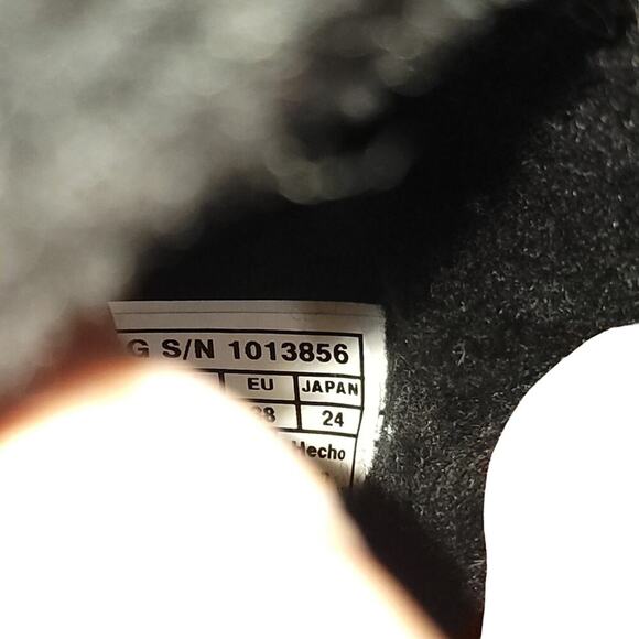 UGG Becket Leather Boots - Picture 12 of 13